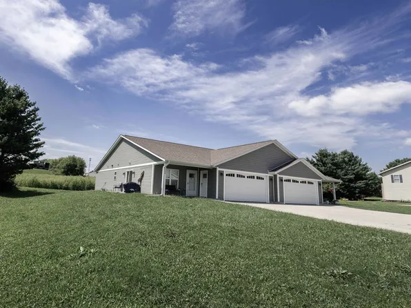 1398 Bea Ann Dr, Dodgeville, WI 53533