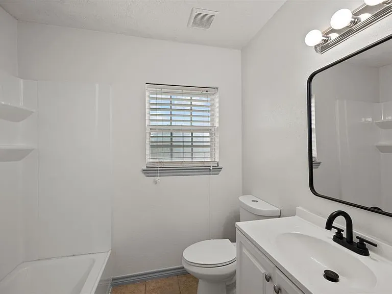 325 E A St — Photo 17