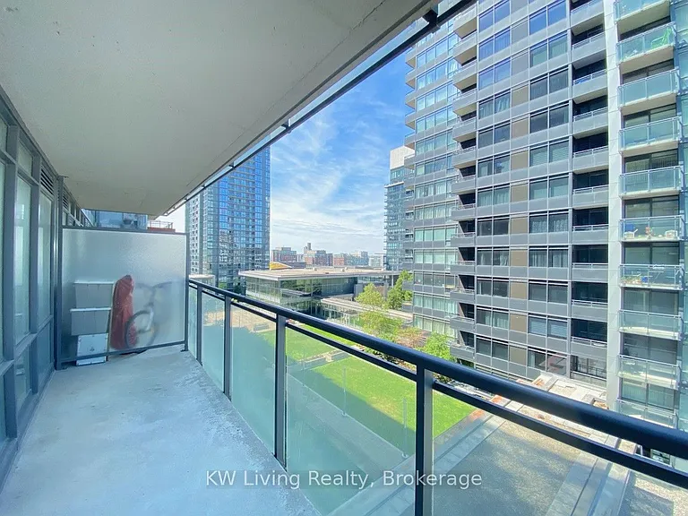 4K Spadina Ave #702 — Photo 21