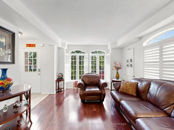 141 Gatwick Dr, Oakville, ON L6H 6T7