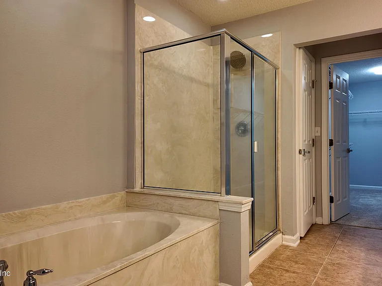 11015 Castlemain Cir E — Photo 21