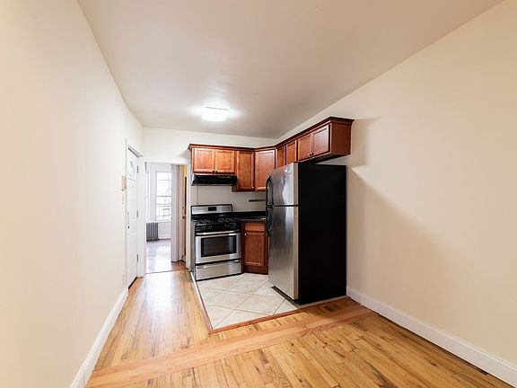 3rd image of 329 18th St #3A