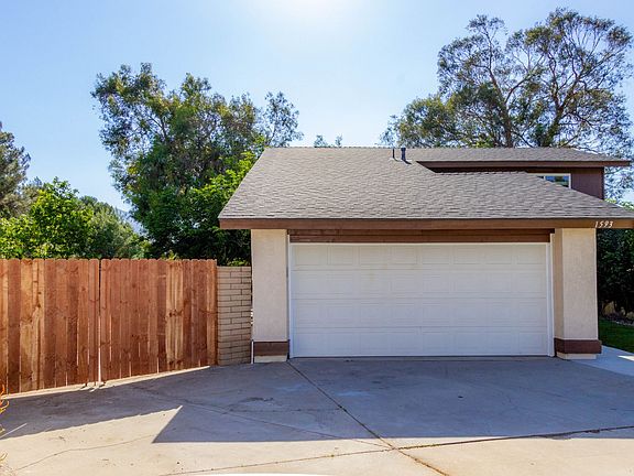 3rd image of 1593 Camelot Dr