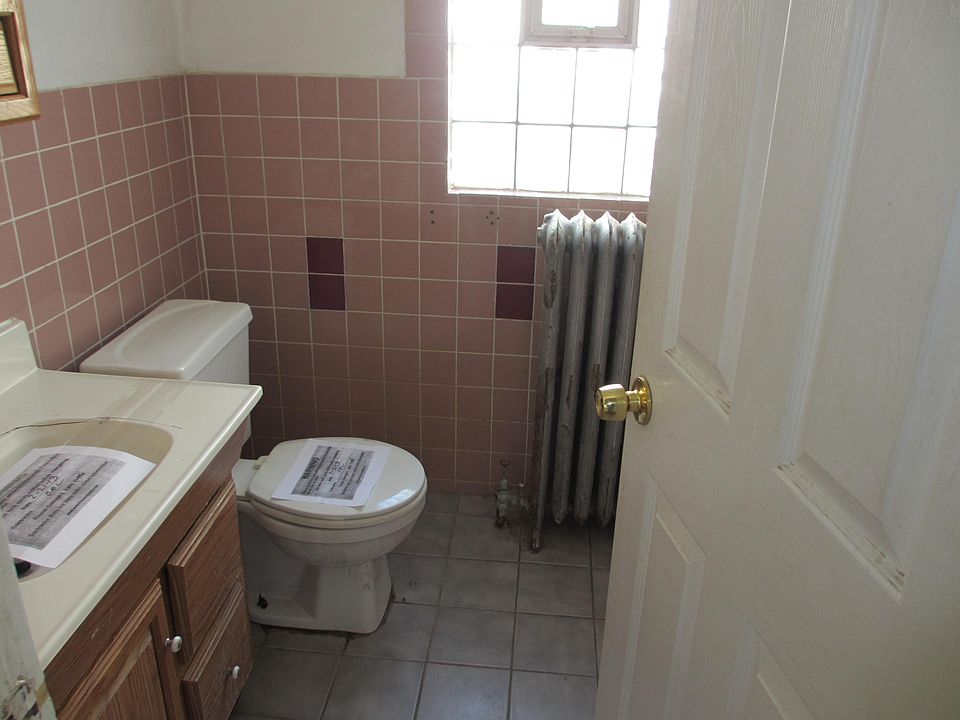2nd image of 7745 S Eberhart Ave