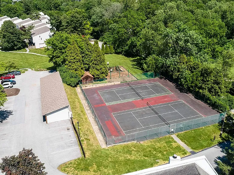 306 Summit House — Photo 16
