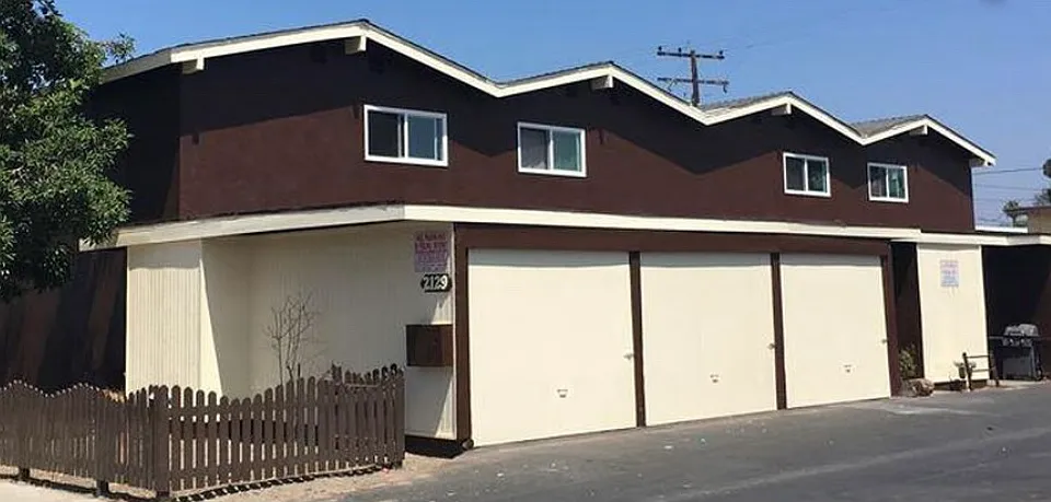 2129 W Brownwood Ave