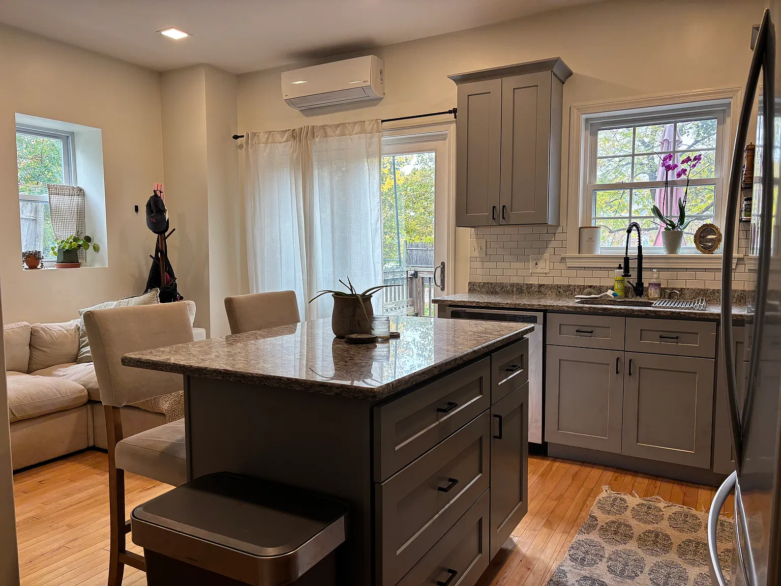 2 bed, 1.5 bath, 859 sqft, $3,000 — Photo 1