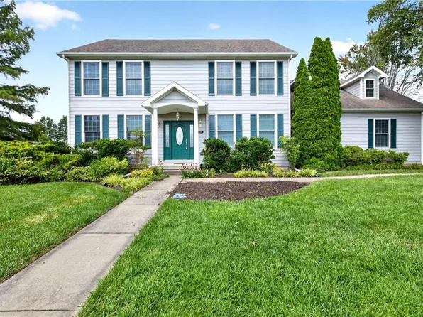 1210 Cedar Crest Cir, Pittsburg, KS 66762