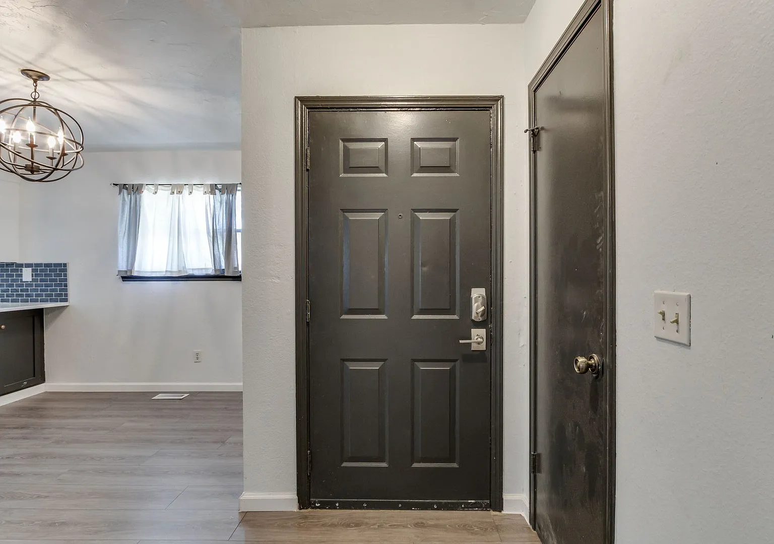 3 Bed 2 Bath 2 Car Garage Edmond Schools! Great Inclosed Sun Room — Photo 3