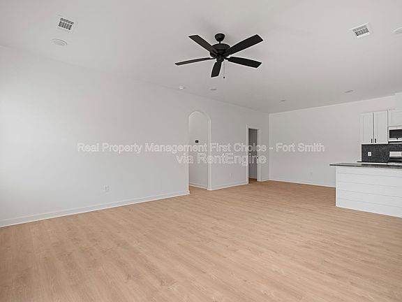 5th image of 8815 Bainbridge Ct Unit B
