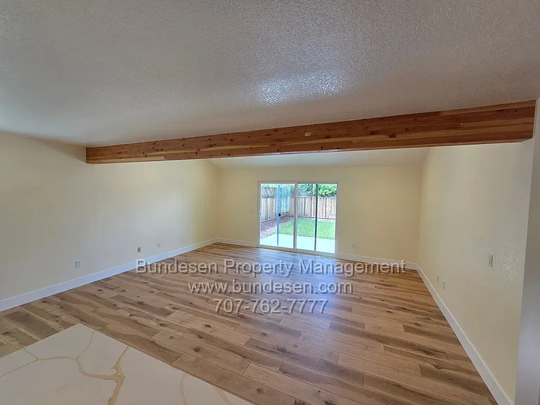 8023 Washington Ave — Photo 9