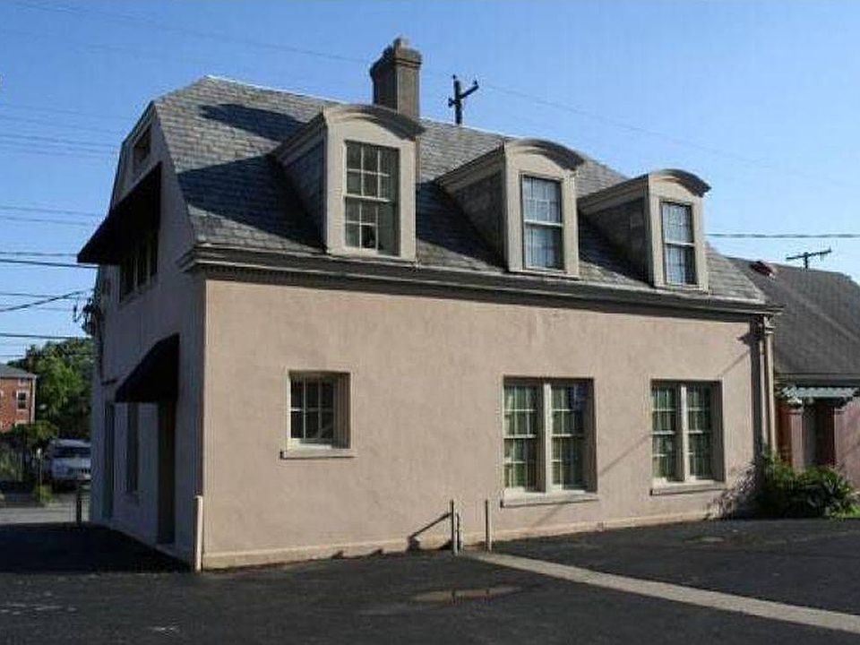 1st image of 476 E Walnut St