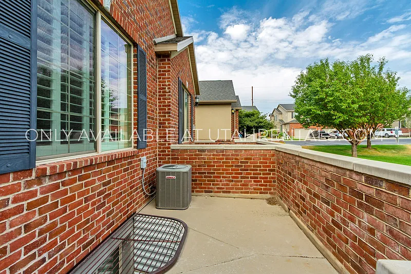 4 bed, 3.0 bath, 2135 sqft, $2,275 — Photo 4