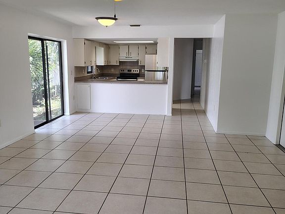 3rd image of 827 Cordova Ave