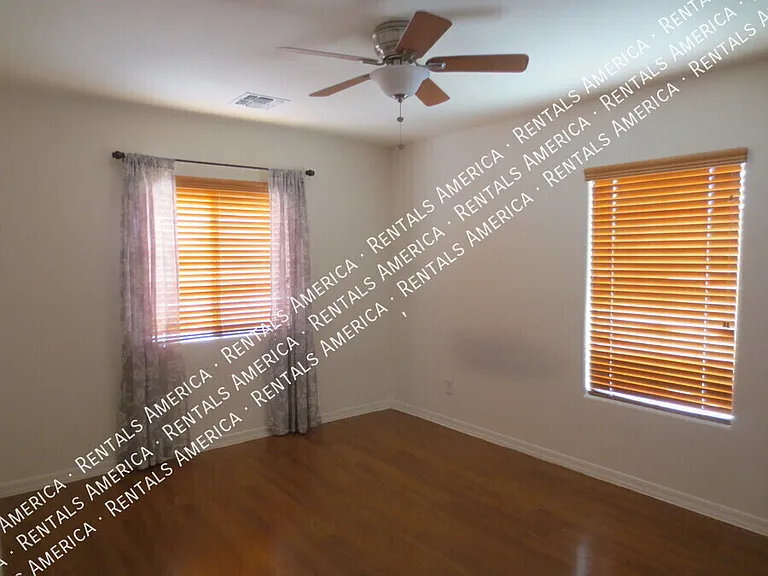 1670 E Elgin St — Photo 10