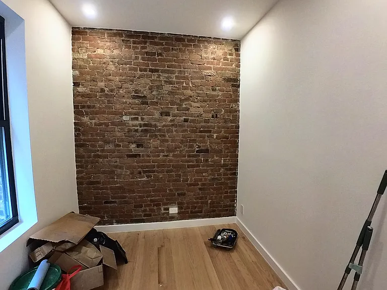 200 Mott St #14 — Photo 7