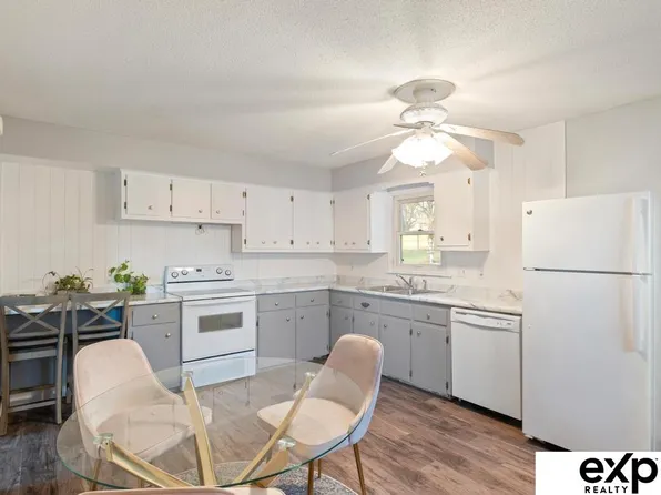 2012 Lloyd St, Bellevue, NE 68005