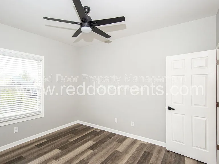 1329 E Market St #8 — Photo 25