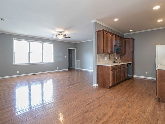 4th image of 702 Mount Vernon Dr