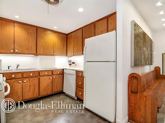 3rd image of 55 Liberty St APT 26B