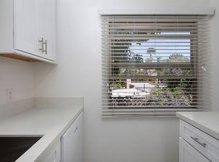 Beautiful 2 Bedroom in La Jolla Village with Parking!, La Jolla, CA 92037