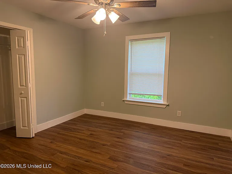 412 Robert St — Photo 14