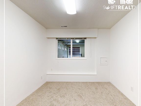 05_2092 Winslow Ave_Comfy Bedroom LL_05022025