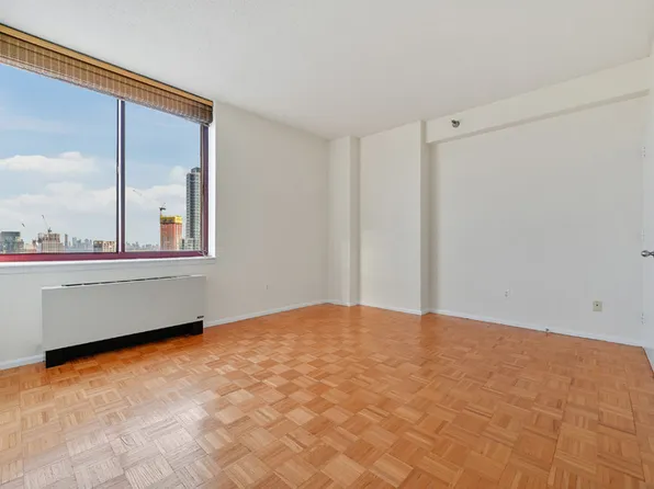 4-74 48th Avenue 38H image 3 of 15