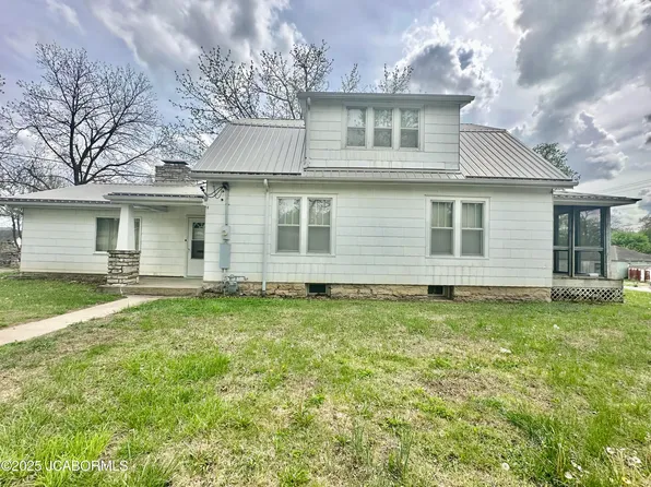 122 N Grand Ave, Eldon, MO 65026