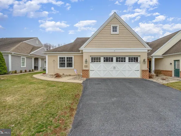 1012 English Dr, Lebanon, PA 17042