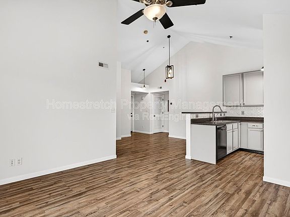 5th image of 531 Saravalle Dr