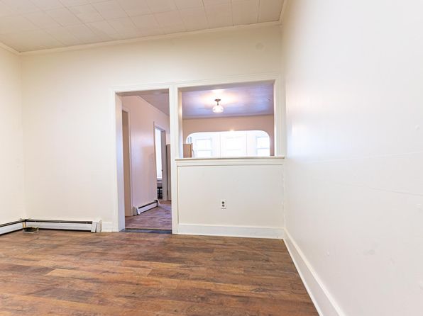 24 W High St #24