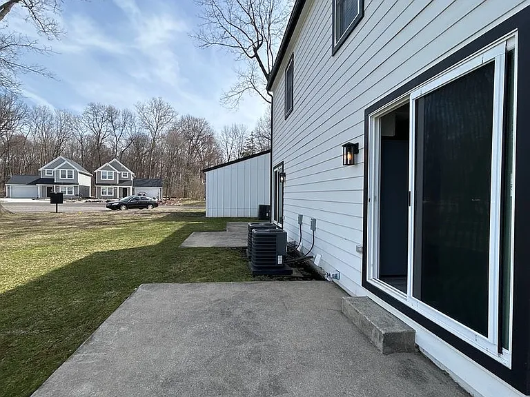 809 Lindenwood Dr S — Photo 17