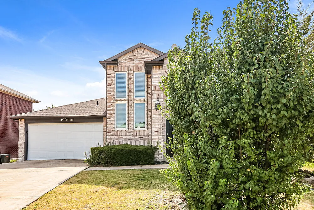4 bed, 2.5 bath, 2544 sqft, $2,275 — Photo 1