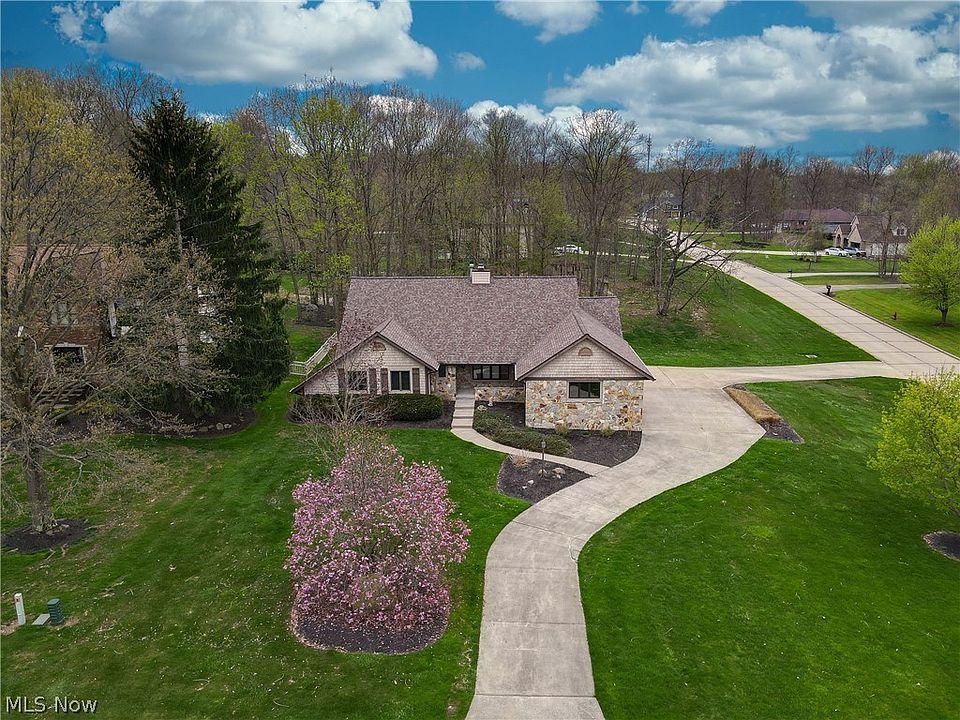 110 Lakecrest Blvd, Hinckley, OH 44233 Zillow