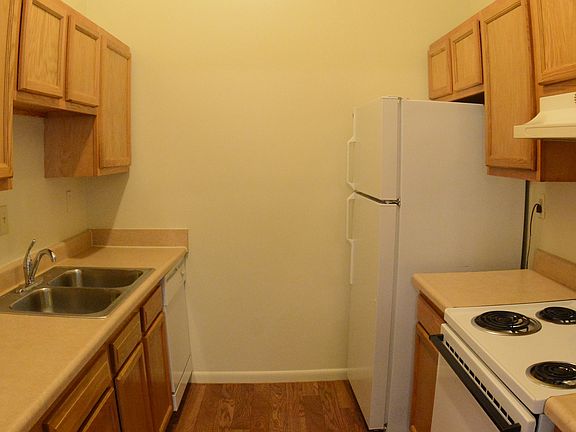 4th image of 2304 Woodhill Dr APT 21