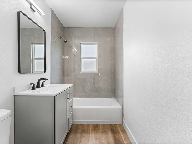 1221 W Jackman St — Photo 14