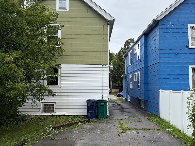 429 Lisbon Ave #1 — Photo 18