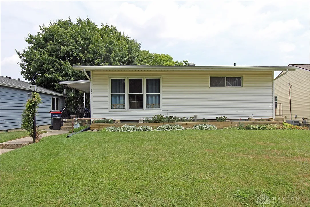 759 Gordon St photo 1