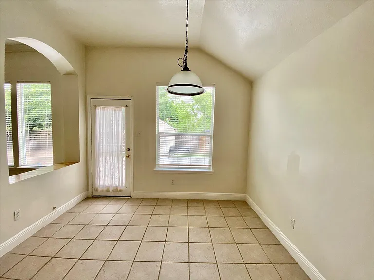 10323 Stanbrook Dr — Photo 12