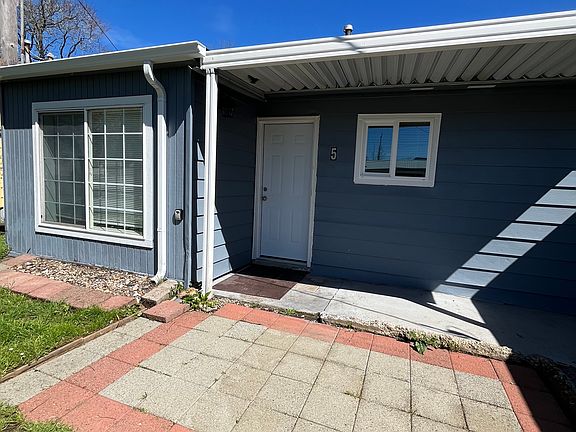 3rd image of 1740 Oxford St SE APT 5