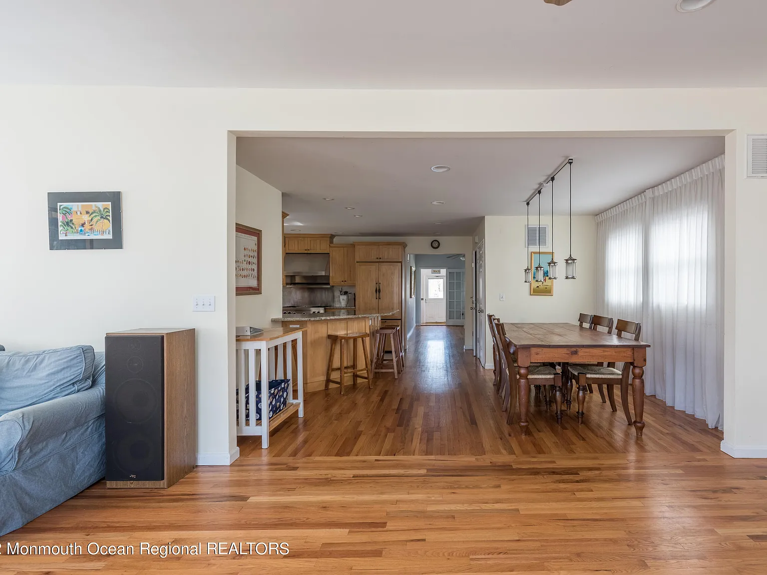 5 bed, 2676 sqft, $5,500 — Photo 2