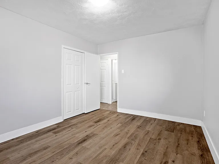 290 Nelson St — Photo 25