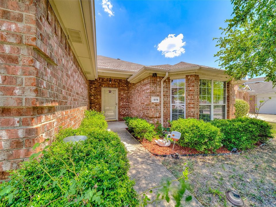 1st image of 2808 Goldfinch Dr