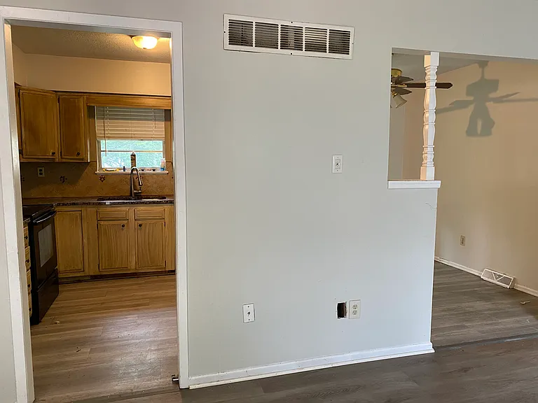 624 N Logan St — Photo 3