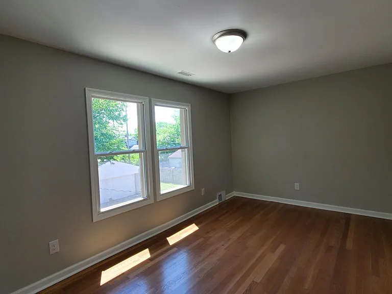 952 Lilley Ave — Photo 14