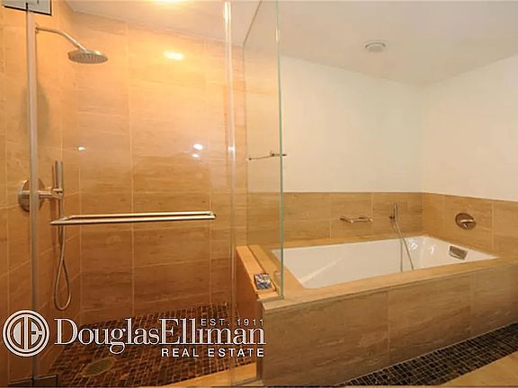 5th image of 250 E 53rd St APT 602