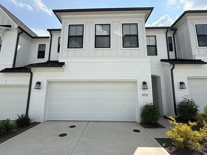 6032 Mariemont Cir