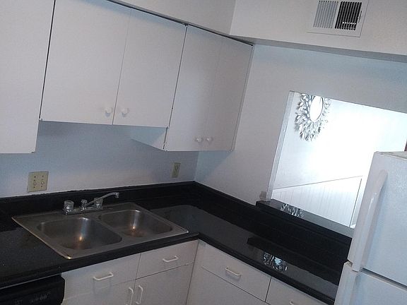 4th image of 1012 Mission Dr #12