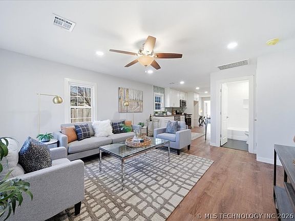 5th image of 1115 N Garfield Ave W